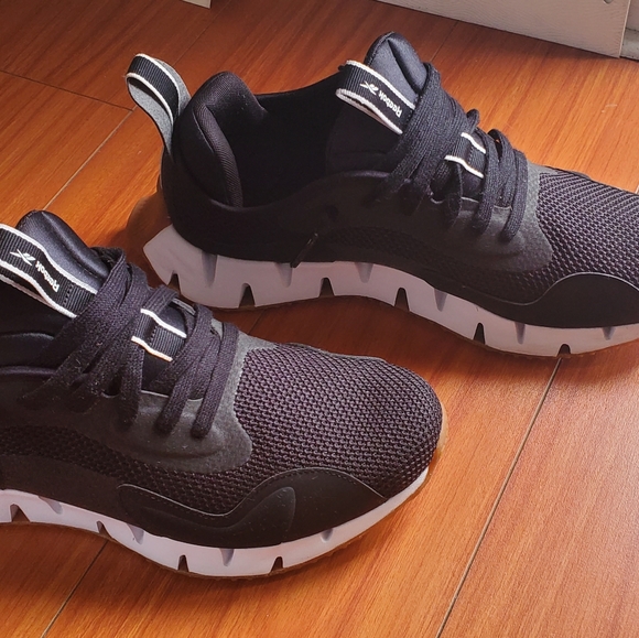 Reebok - Picture 3 of 4